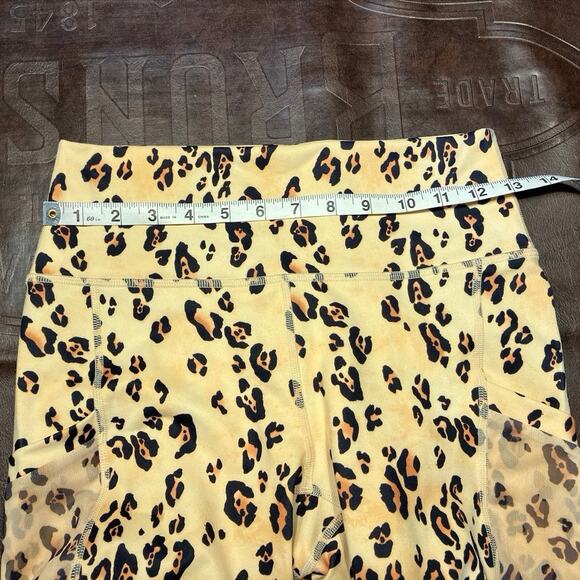Fabletics Pump Two Piece Set Desert Leopard Womens Small New Active Athleisure - Picture 14 of 16